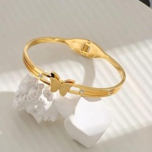 Gold bracelet featuring alternating heart‑shaped links, some plain and some accented with clear stones.